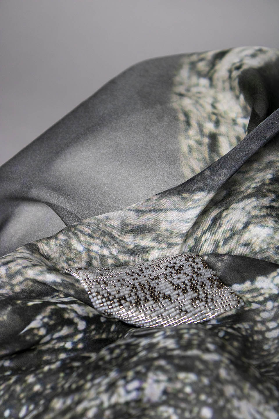 a close up of some grey and silver beading