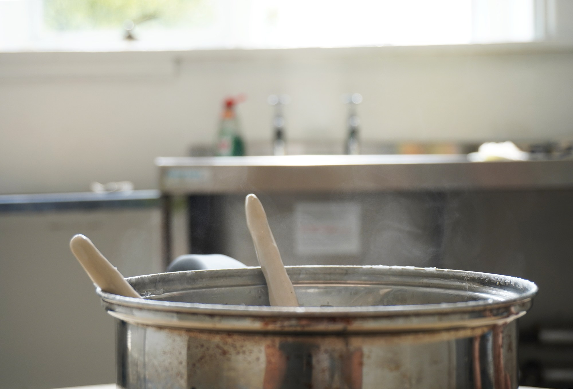 Close-up image of the pot without a lid with some steam coming out. 