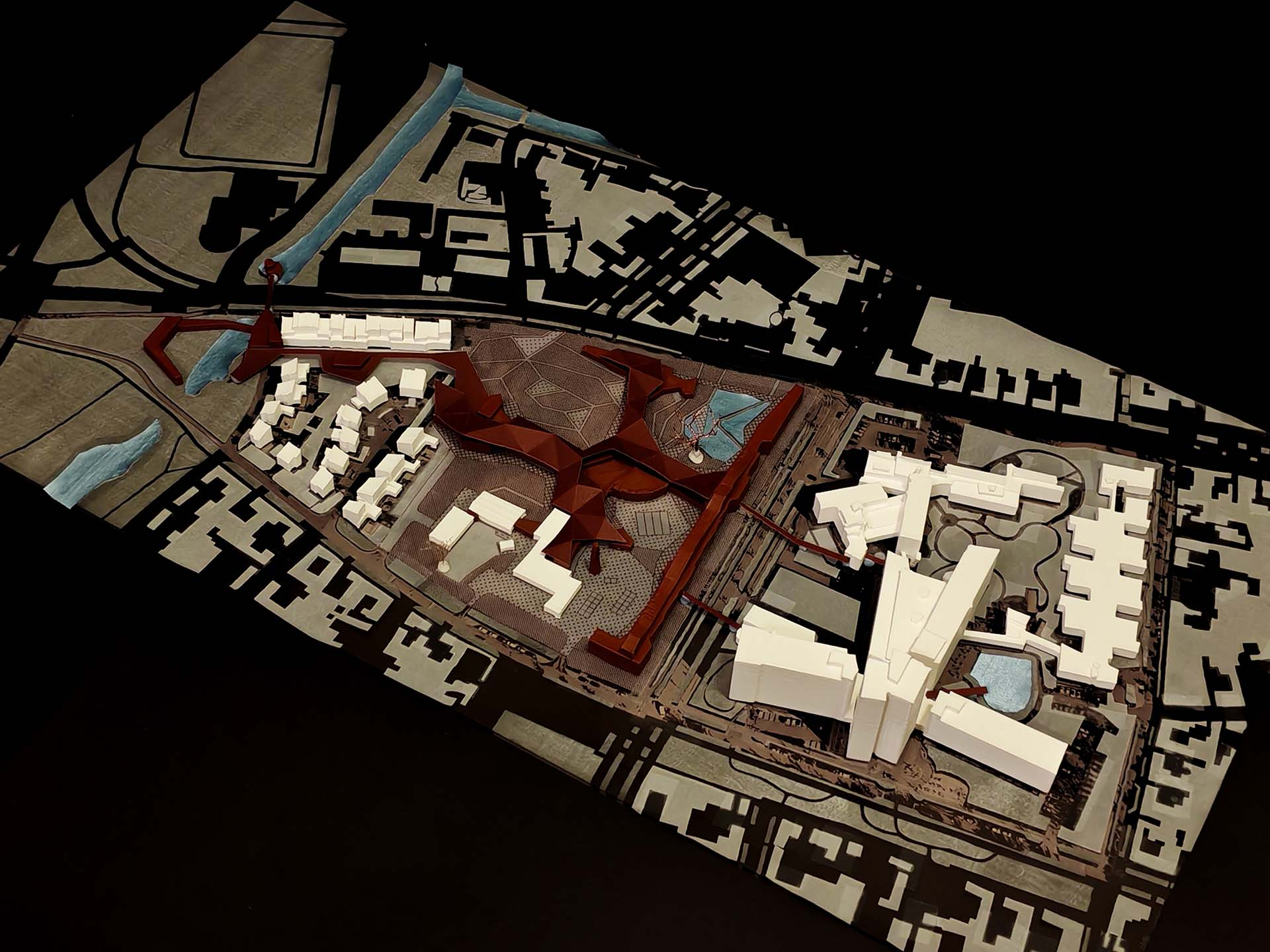 [Living in Seams] 1: 1000 model Overview