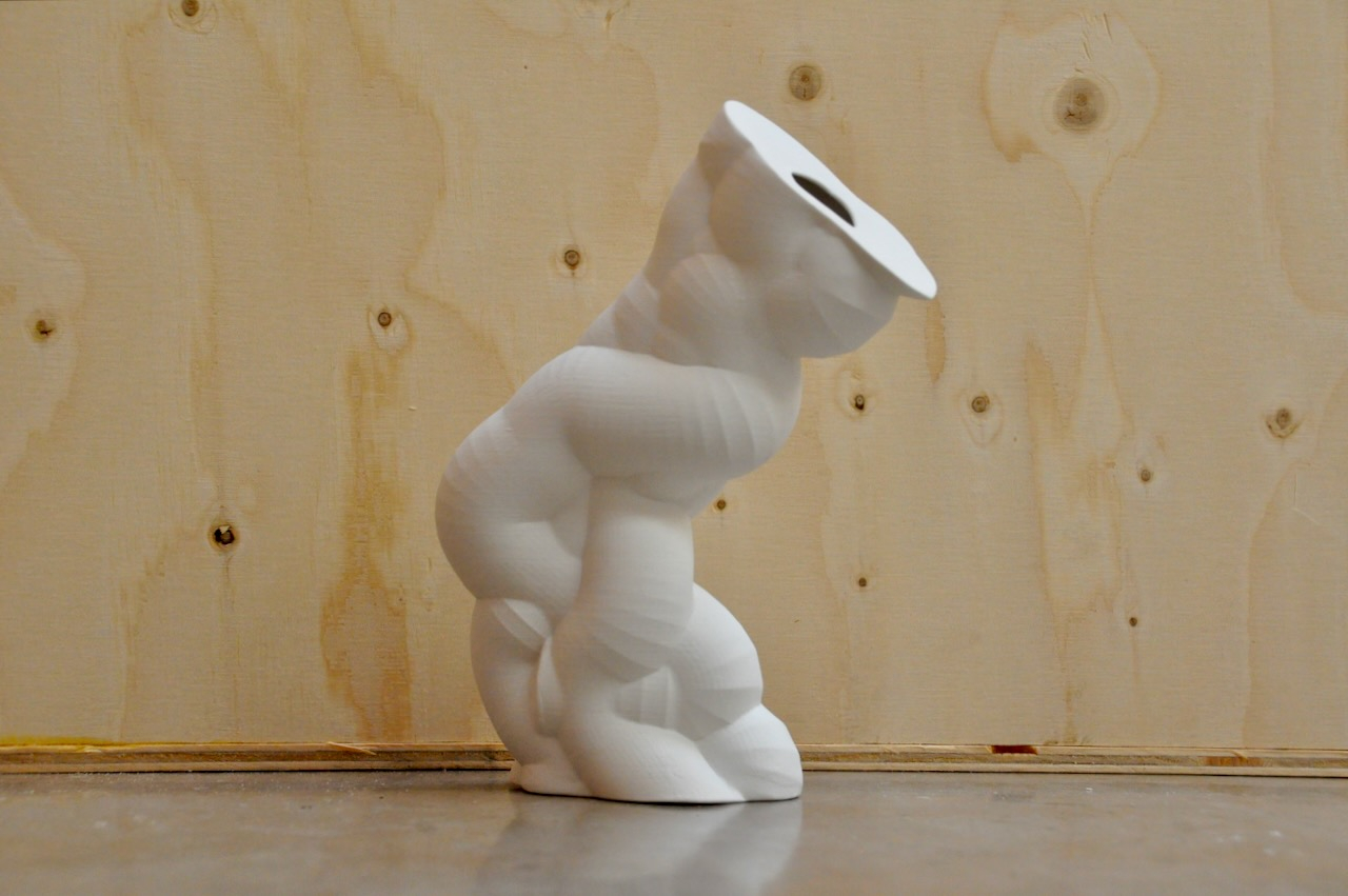 Porcelain small sculpture